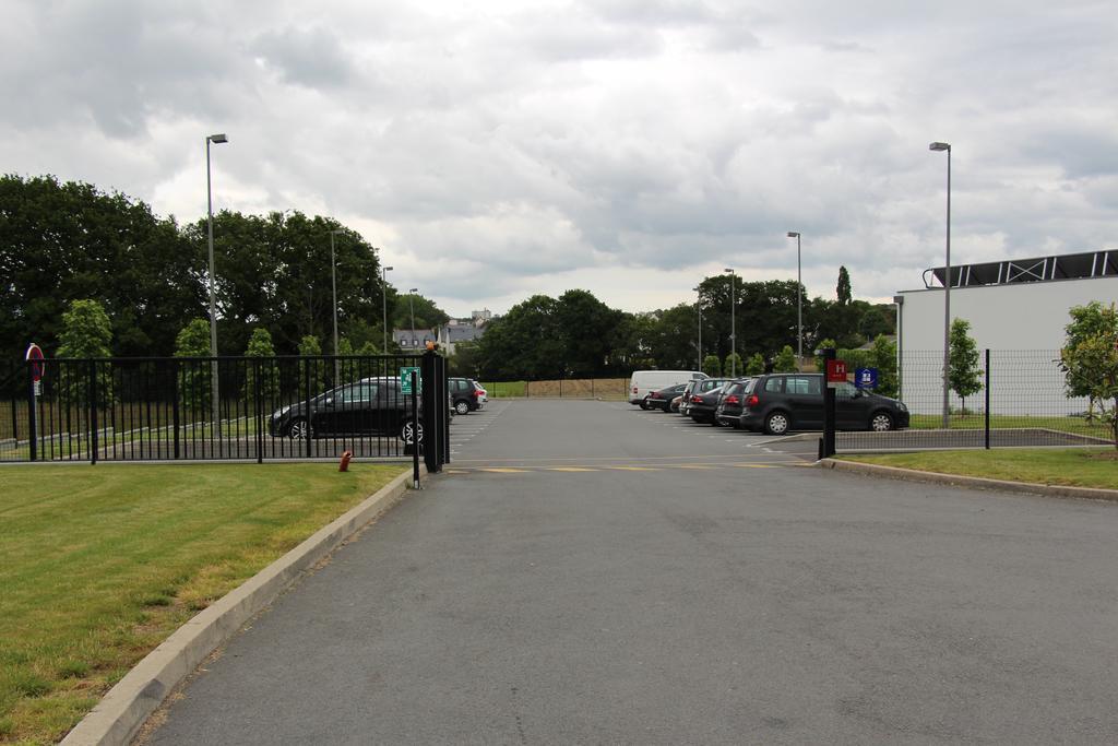 ibis Guingamp Hotel Ploumagoar Bagian luar foto