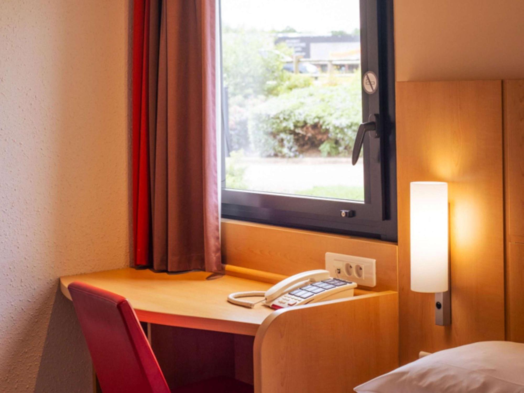 ibis Guingamp Hotel Ploumagoar Bagian luar foto