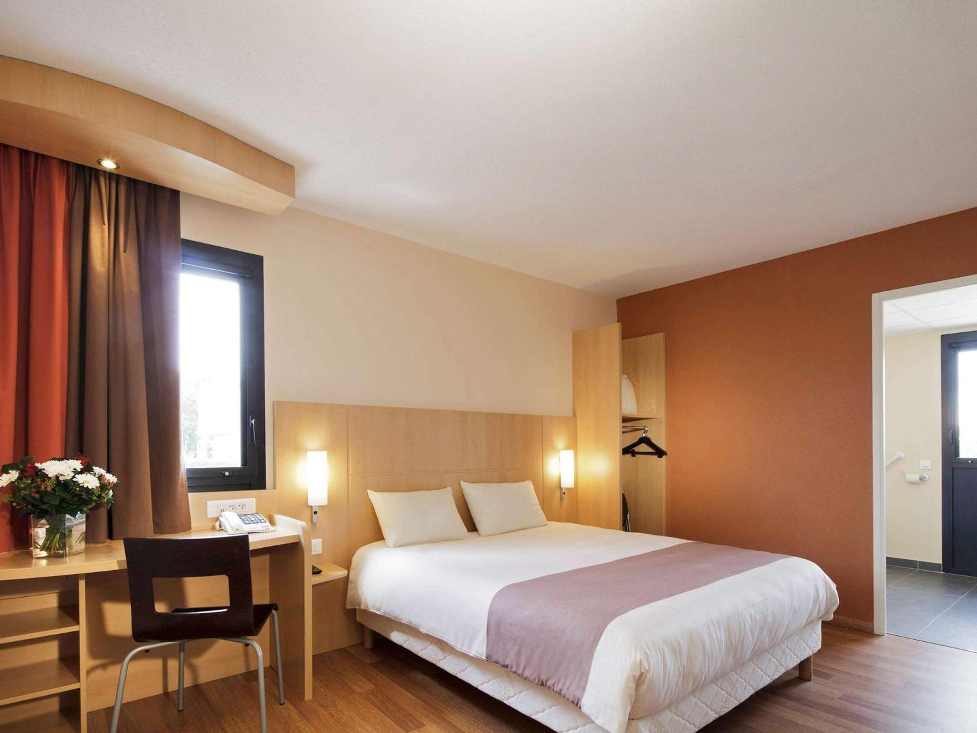 ibis Guingamp Hotel Ploumagoar Bagian luar foto