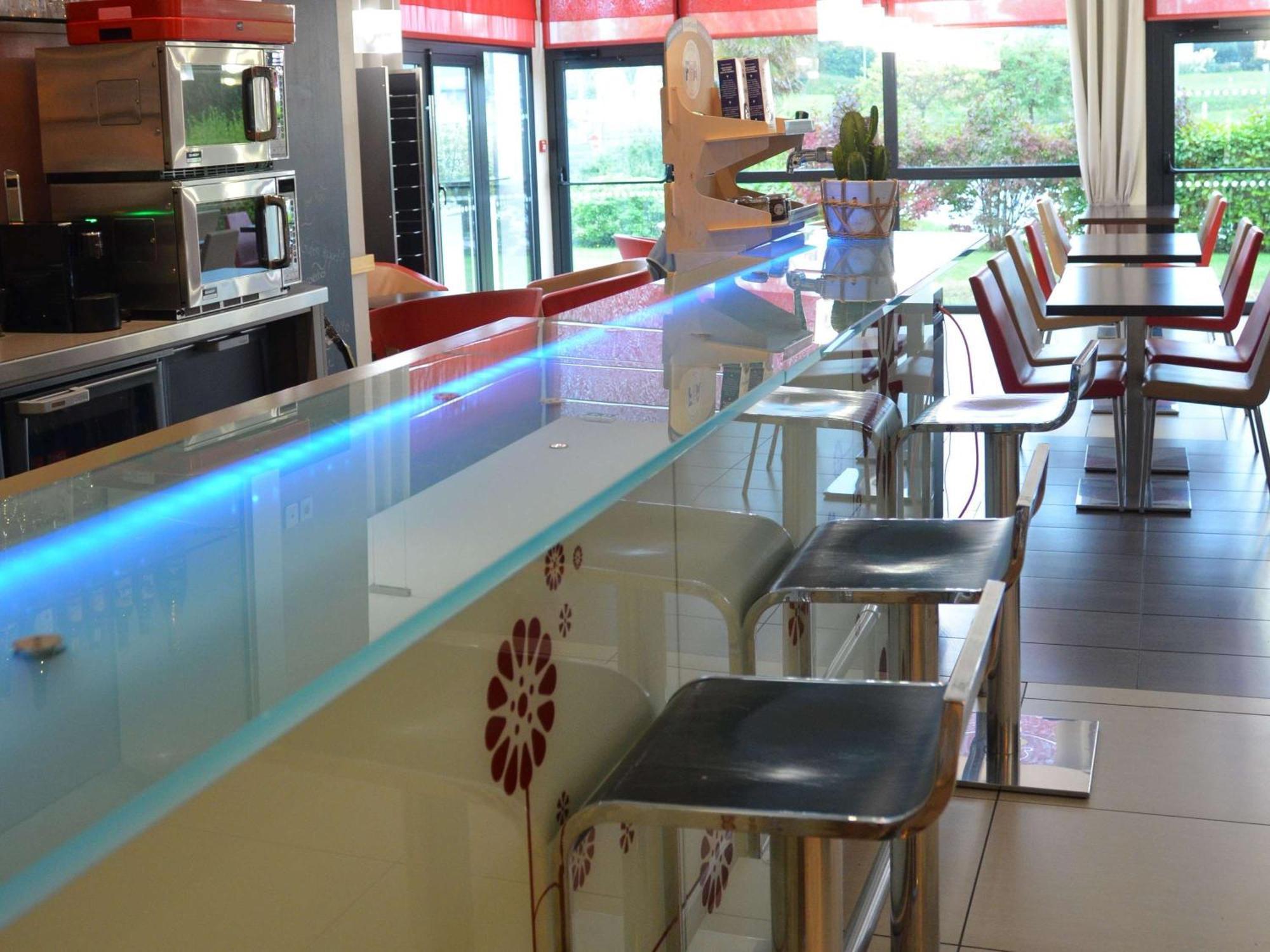 ibis Guingamp Hotel Ploumagoar Bagian luar foto