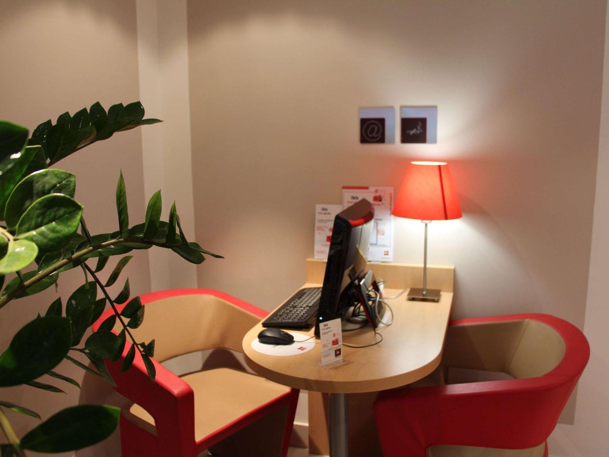ibis Guingamp Hotel Ploumagoar Bagian luar foto